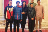 Tineri din Centre de plasament din Aveyron, Franța, în vizită la Palatul Parlamentului