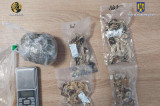 FLAGRANT! Traficant de droguri prins când vindea cannabis și ciuperci halucinogene la Constanța