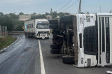 Un autotren s-a răsturnat pe DN22 A, Nalbant (Tulcea). Drum blocat, circulația redirecționată